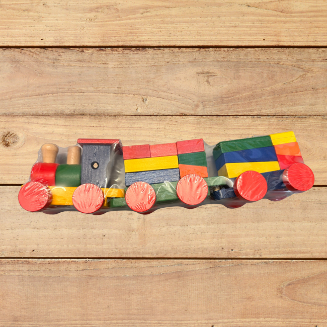 Bunter Spielzug aus Holz